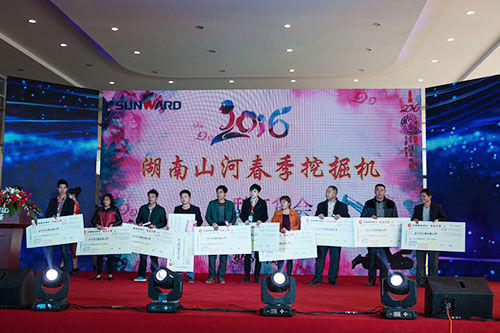 逆市可为！云顶国际yd888智能挖掘机首场展销会完善收官