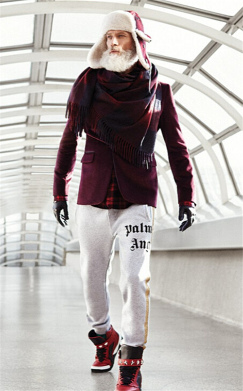 320名圣诞老人整体冲浪？？？？？？八一八圣诞节奇闻趣事