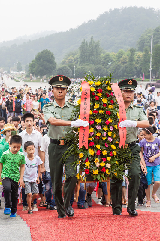 开挖机，，，，，，坐游艇、飞机 云顶国际yd888智能开展员工眷属开放日活动