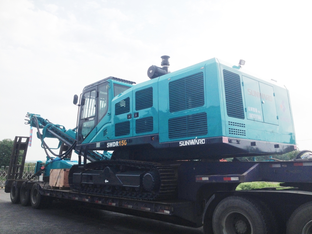 云顶国际yd888智能首台大孔径切削钻机SWDR150交付客户