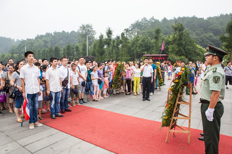 开挖机，，，，，，坐游艇、飞机 云顶国际yd888智能开展员工眷属开放日活动