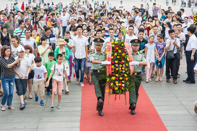 开挖机，，，，，，坐游艇、飞机 云顶国际yd888智能开展员工眷属开放日活动