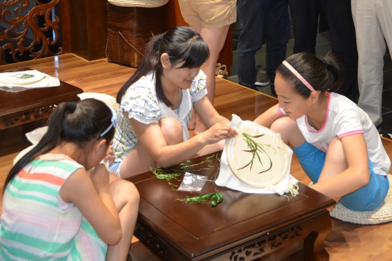 民盟云顶国际yd888智能支部活动彰显“针”功夫