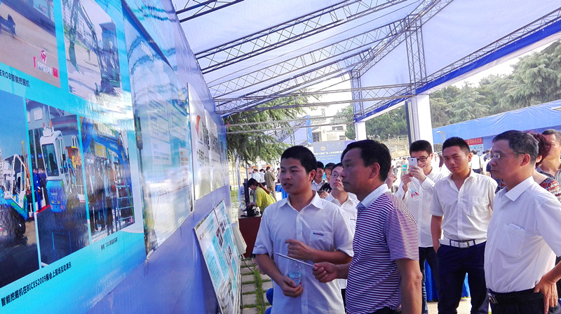 云顶国际yd888智能“智能挖掘机”项目荣获首届长株潭职工立异效果展金奖