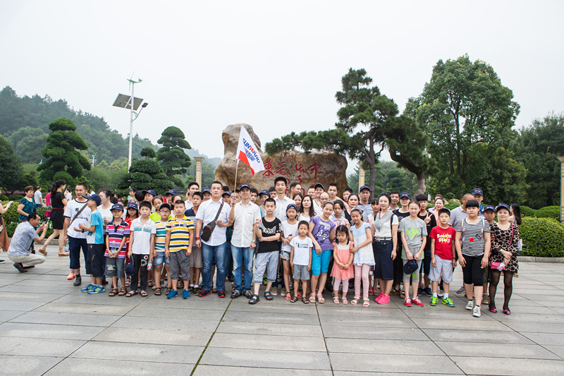 开挖机，，，，，，坐游艇、飞机 云顶国际yd888智能开展员工眷属开放日活动