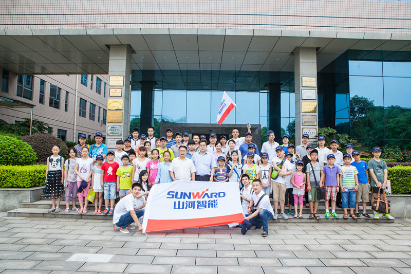 开挖机，，，，，，坐游艇、飞机 云顶国际yd888智能开展员工眷属开放日活动