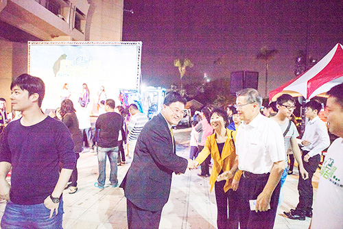 图说怪手环台净滩活动，，，，，，智绘云顶国际yd888智能环保节能