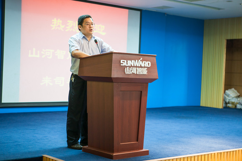 开挖机，，，，，，坐游艇、飞机 云顶国际yd888智能开展员工眷属开放日活动