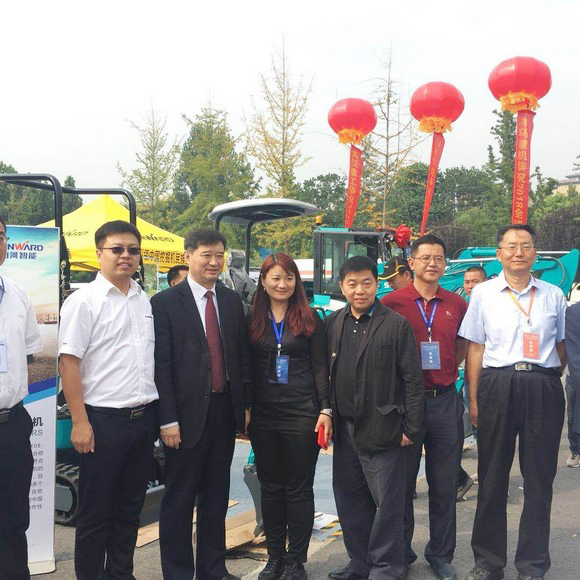 “超美微挖”现身2018微挖峰会，，，，，，，云顶国际yd888智能微挖出口过万台