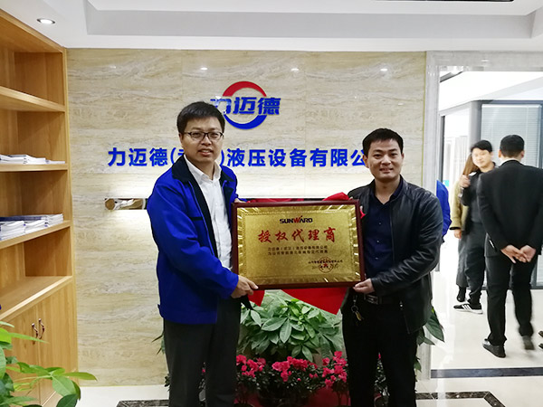 从拒绝到一次购置十台旋挖钻机，，，他用八年时间熟悉云顶国际yd888智能