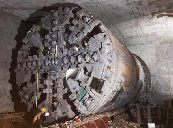 中铁云顶国际yd8881号盾构机首个盾构区间顺遂意会