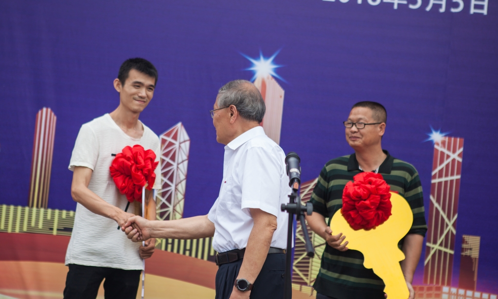 民族挖掘机品牌先导者，，，，，云顶国际yd888智能“城镇建设利器”SWE80E9荣耀上市