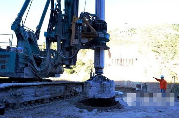 央视聚焦：云顶国际yd888智能旋挖钻机助力天下“第一高墩”