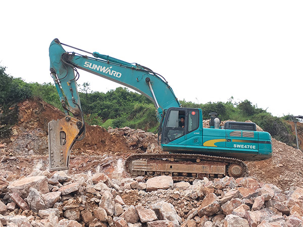 看石场风云怎样演绎？？？？？云顶国际yd888智能矿山战神SWE470E大型挖掘机一锤定音！