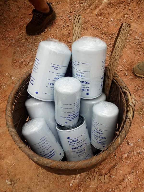 他们，，，，，，用小小背篓背出云顶国际yd888大情怀