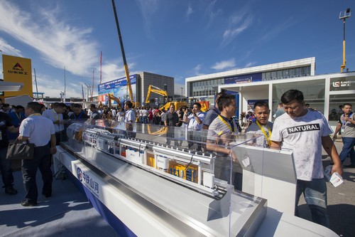 云顶国际yd888智能酷帅曾大虾，，，，，一大波美图带你亲临北京BICES展