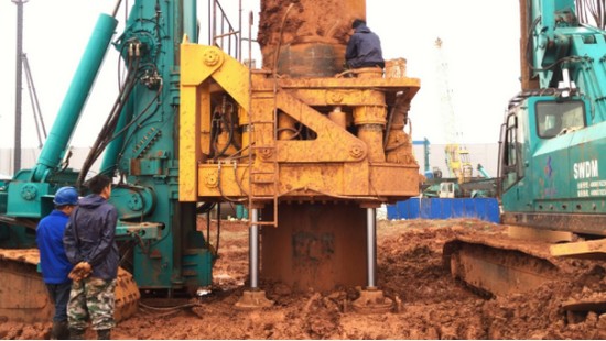 喜讯！云顶国际yd888智能SWRC170自行式全回转全套管钻机获湖南省首台(套)重大手艺装备产品奖励！