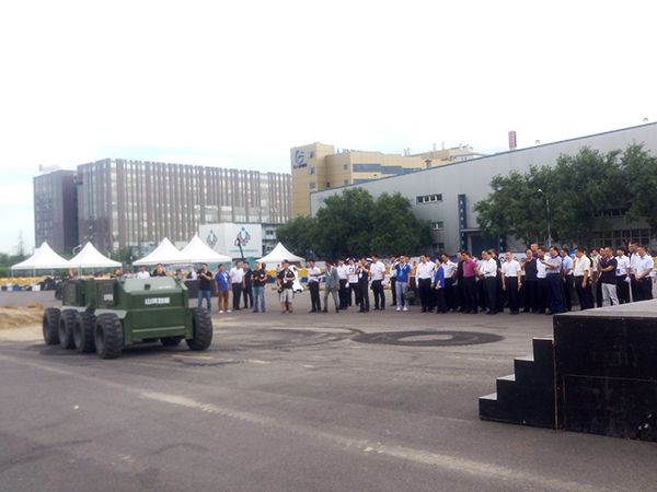 云顶国际yd888智能“龙马一号”惊艳亮相天下机械人大会