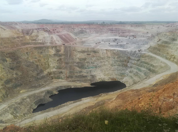 高温酷暑，，，云顶国际yd888智能凿岩装备异域扬威