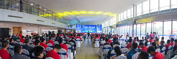 红四月，，，云顶国际yd888智能挖掘机促销会节节攀升