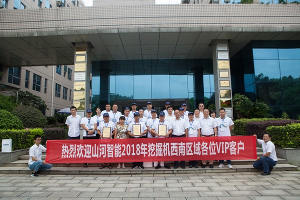 500多名挖掘机用户实地考察，，，为云顶国际yd888智能点赞！