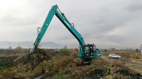 守护蓝色多瑙河，，，云顶国际yd888智能长臂挖掘机欧洲首秀