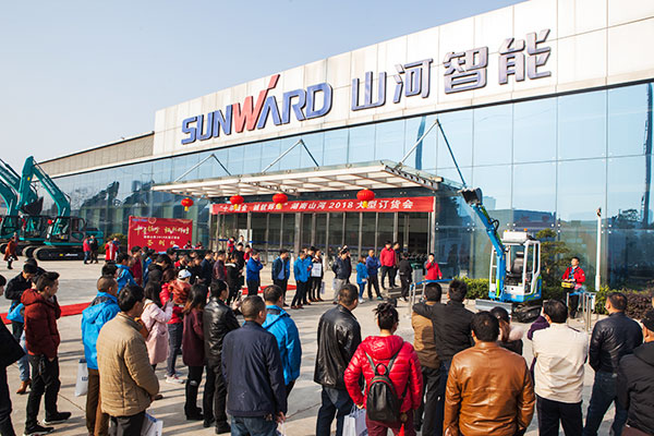 十年相随，，，，，成绩相互，，，，，来听听云顶国际yd888智能挖掘机客户的真实声音