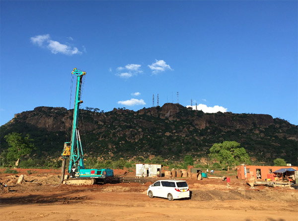 云顶国际yd888智能入岩神器在东非肯尼亚获赞，，，，人好装备好