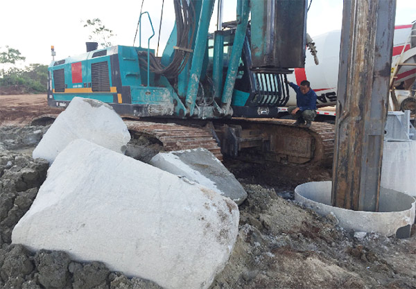 云顶国际yd888智能入岩神器在东非肯尼亚获赞，，，，人好装备好