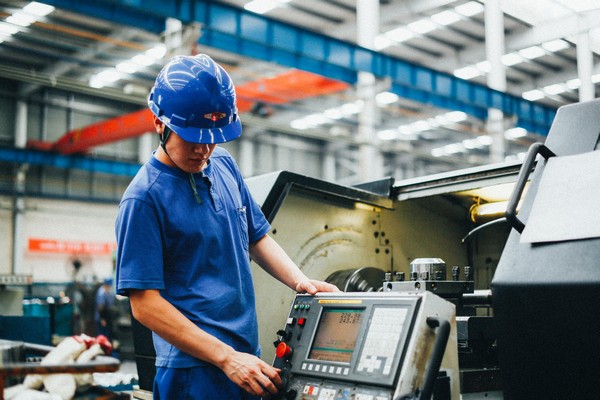 曾梦想当厨师，，，，，，，却成数控车工巨匠