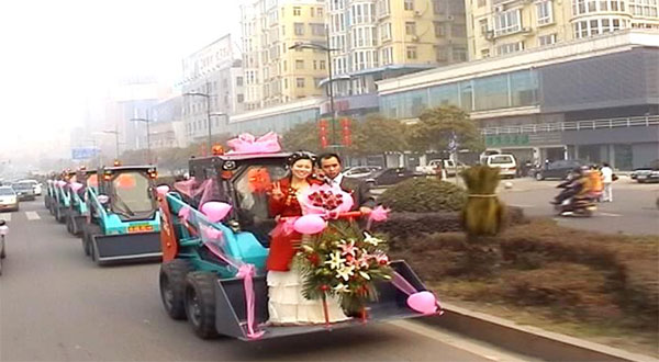 谁说机械都酷寒？？？？？这款会舞蹈的滑移显着就是热情旷达的！