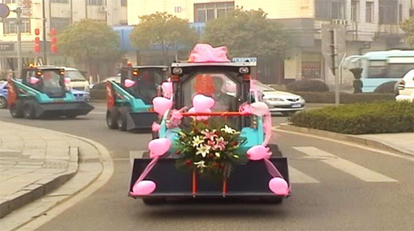 谁说机械都酷寒？？？？？这款会舞蹈的滑移显着就是热情旷达的！