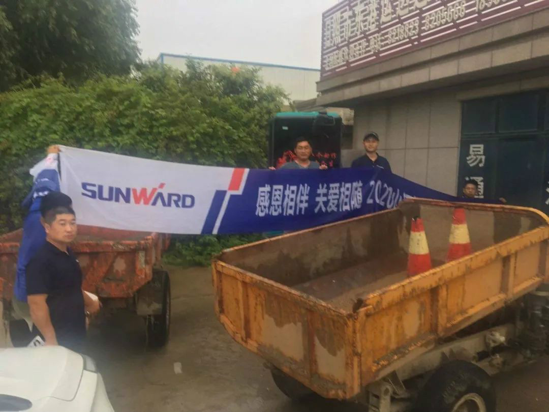 感恩相伴 关爱相随——云顶国际yd888智能效劳万里行走进豫鲁黔