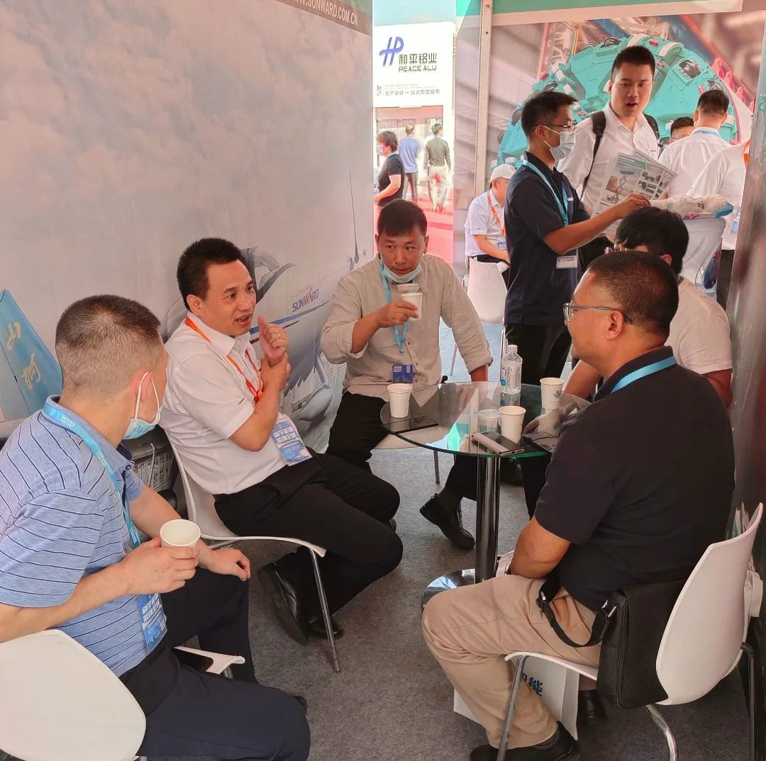 云顶国际yd888智能高空作业装备“吸睛”雄安展