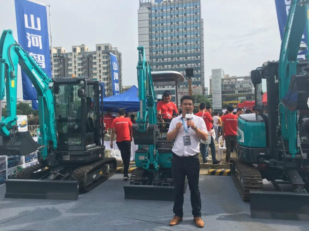 2020全球微挖大会 云顶国际yd888智能精品微挖赢得满堂彩