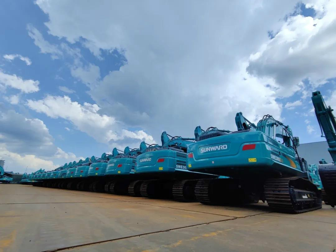 以先导式立异实现挖掘机从无到有，，，，从小到大，，，，从大到强！