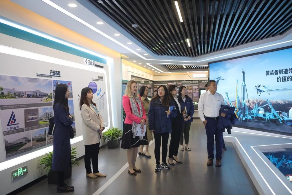 英国驻广州总领事贺颂雅考察云顶国际yd888智能