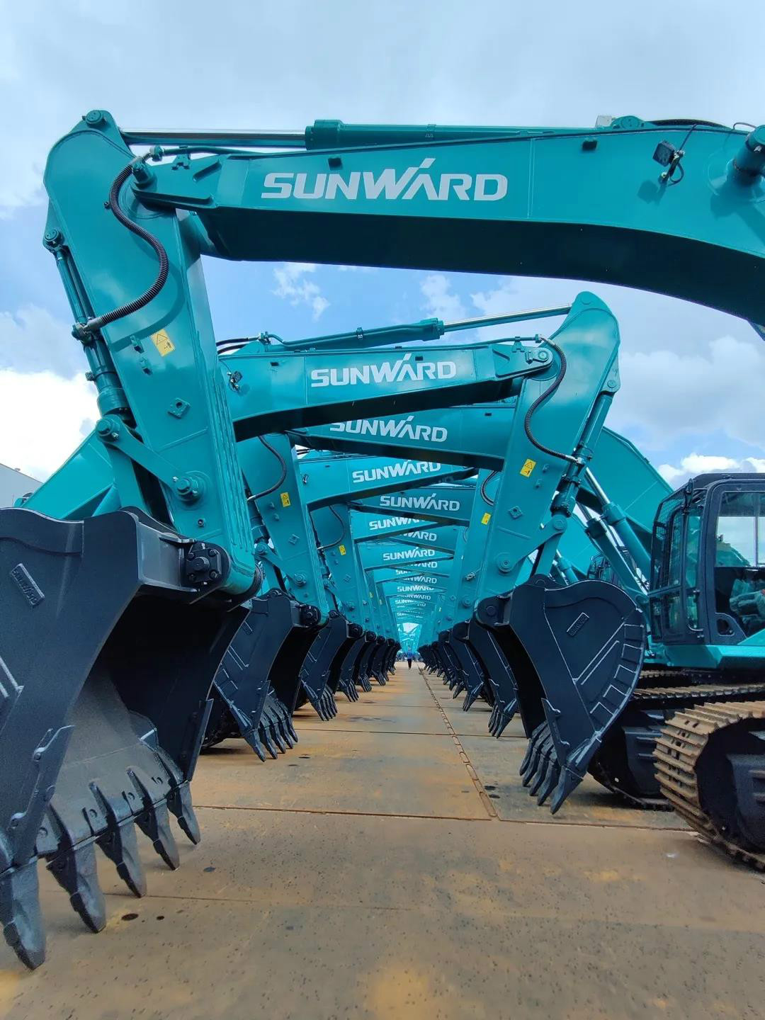 以先导式立异实现挖掘机从无到有，，，，从小到大，，，，从大到强！