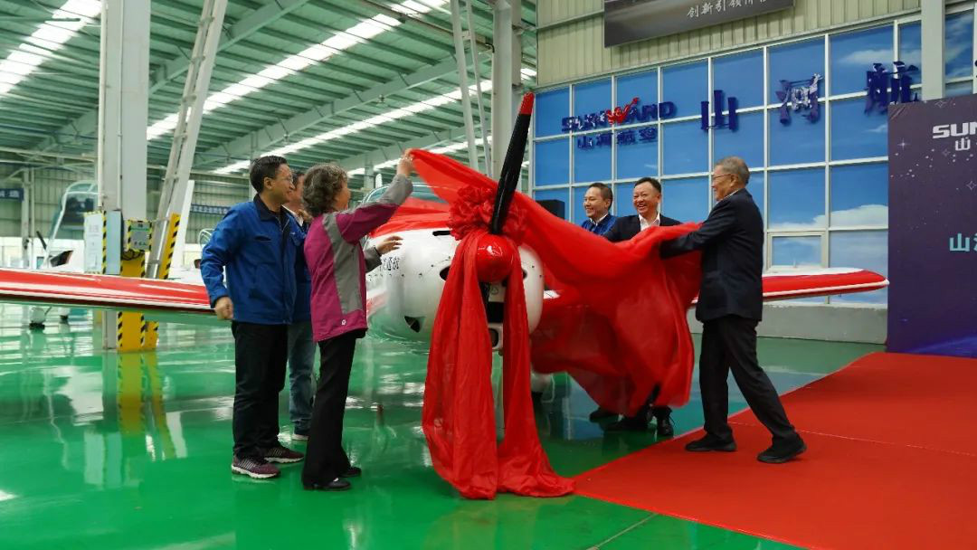 跨上新征程，，，谱写云顶国际yd888航空工业新篇章 ——云顶国际yd888科技第99、100架SA60L(阿若拉)飞机正式下线