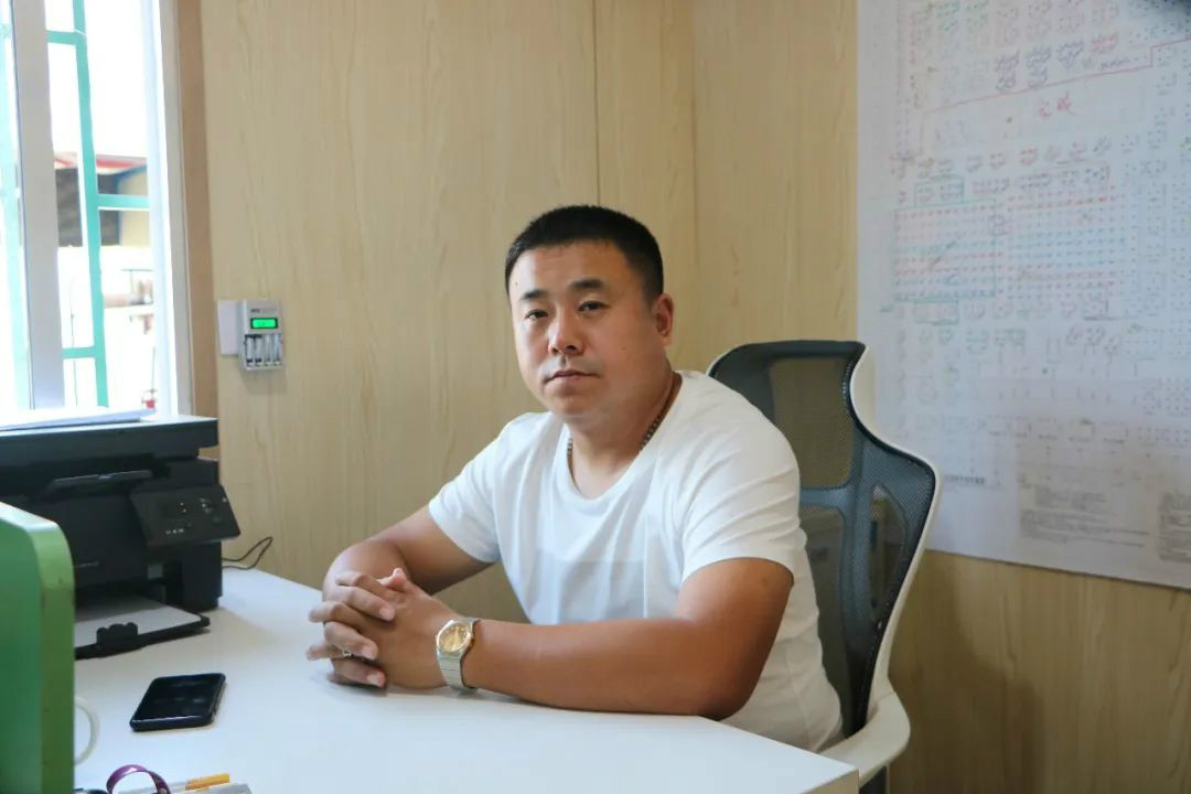 液压静力压桩机从1台到21台，，，，，，他只用了8年！