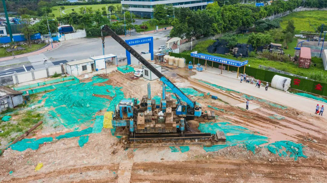 云顶国际yd888智能液压静力压桩机，，，，，，，镌刻科技生长的时代烙印