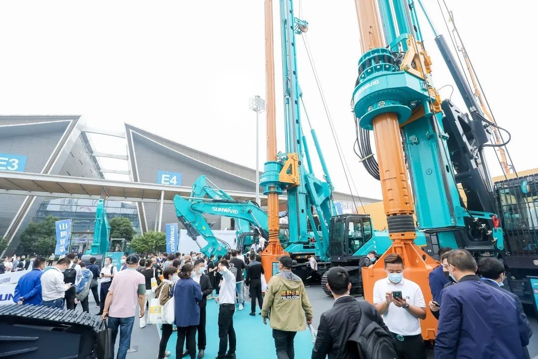 何清华出席长沙国际工程机械工业链生长峰会，，，走“双循环”蹊径要害在于“要做好自己的事情”