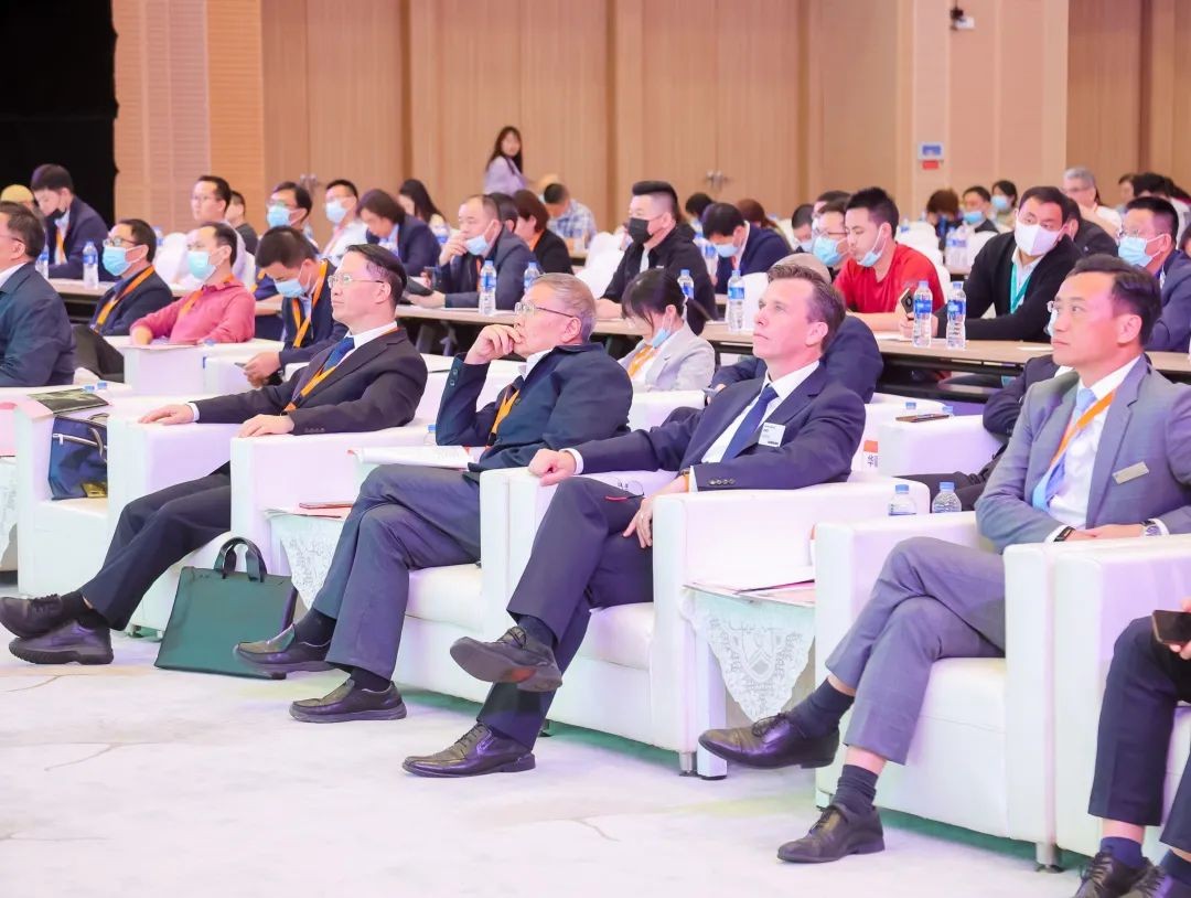 何清华出席长沙国际工程机械工业链生长峰会，，，走“双循环”蹊径要害在于“要做好自己的事情”