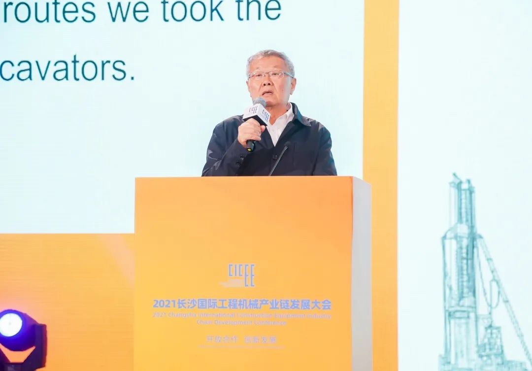 何清华出席长沙国际工程机械工业链生长峰会，，，走“双循环”蹊径要害在于“要做好自己的事情”