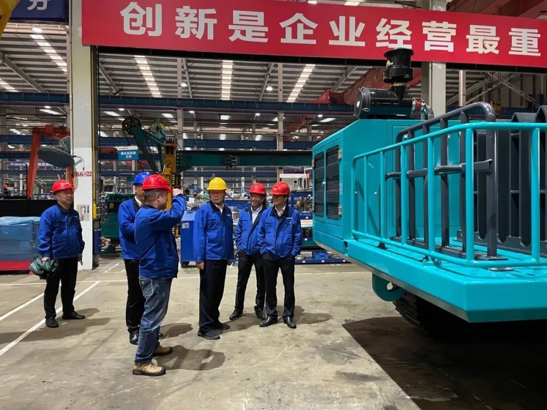 联合开发出效果！云顶国际yd888智能压裂管道运输车下线