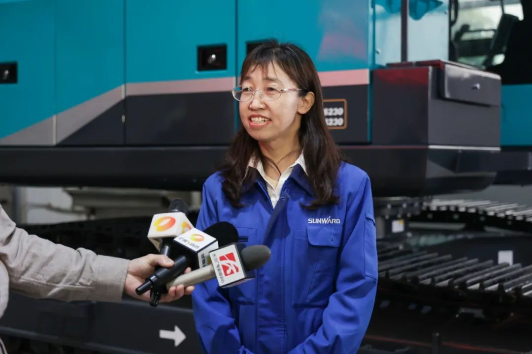 天下首台！云顶国际yd888智能SWE240FED电动智能挖掘机下线