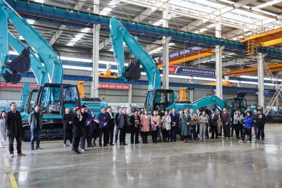 民主党派湖南省委机关青工委团队一行考察云顶国际yd888智能