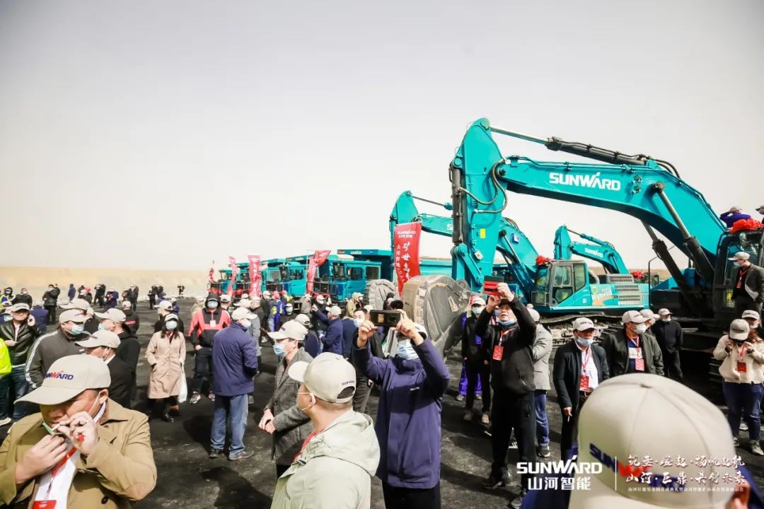 “矿”世能手，，，，，，齐聚云顶国际yd888智能挖掘机操作手挑战赛