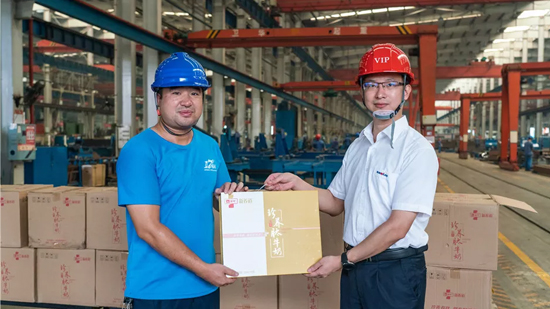 万力集团“送清凉”活动，，，慰问一线员工