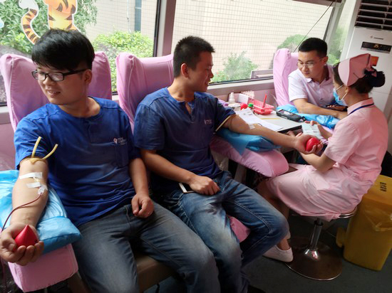 血液毗连你我大爱感动星城——记云顶国际yd888智能2016年夏日无偿献血活动